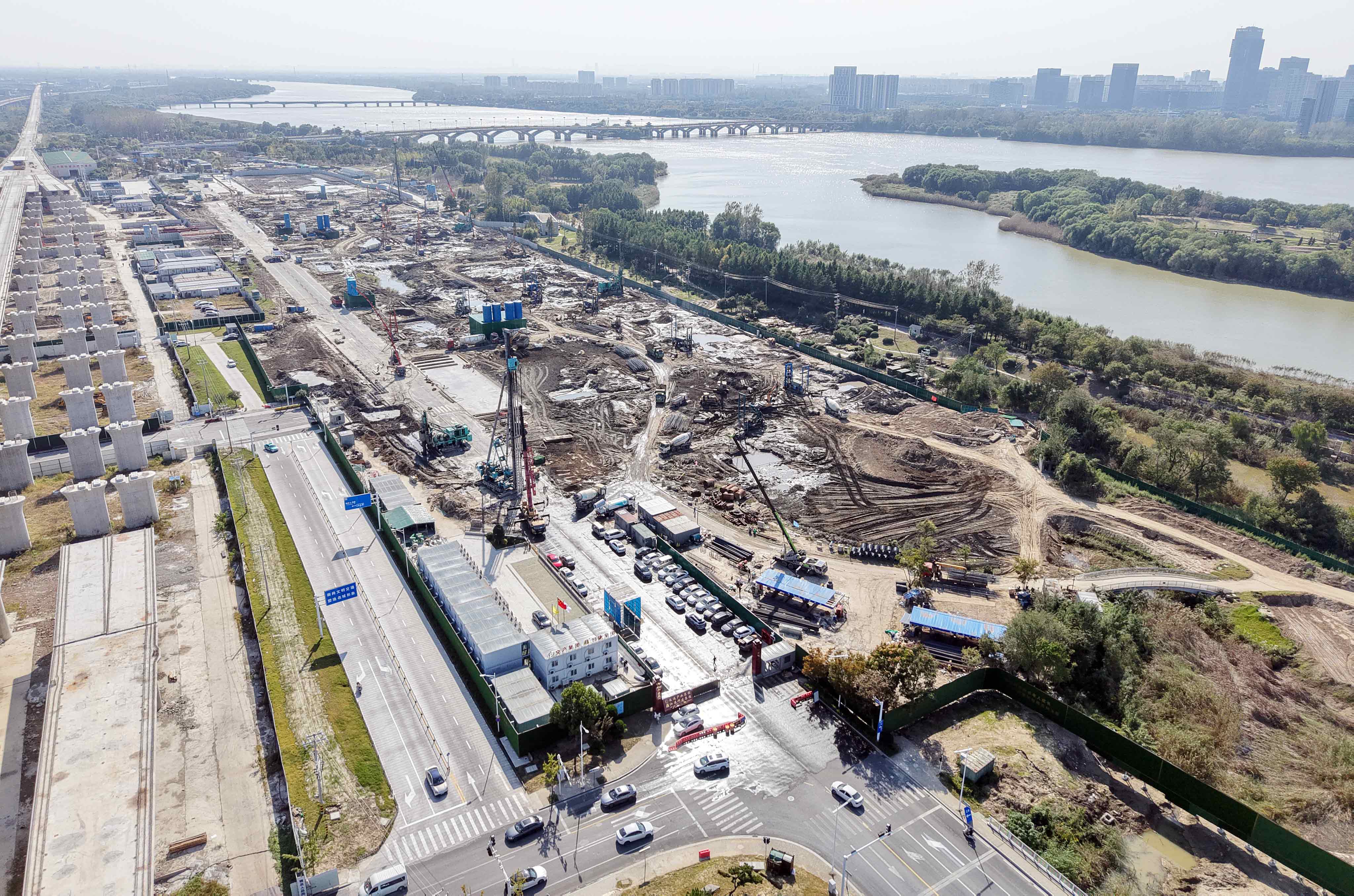 沪渝蓉高铁枢纽建设提速，扬州东站深度融入长三角交通网-南能精密制造有限公司(图3)