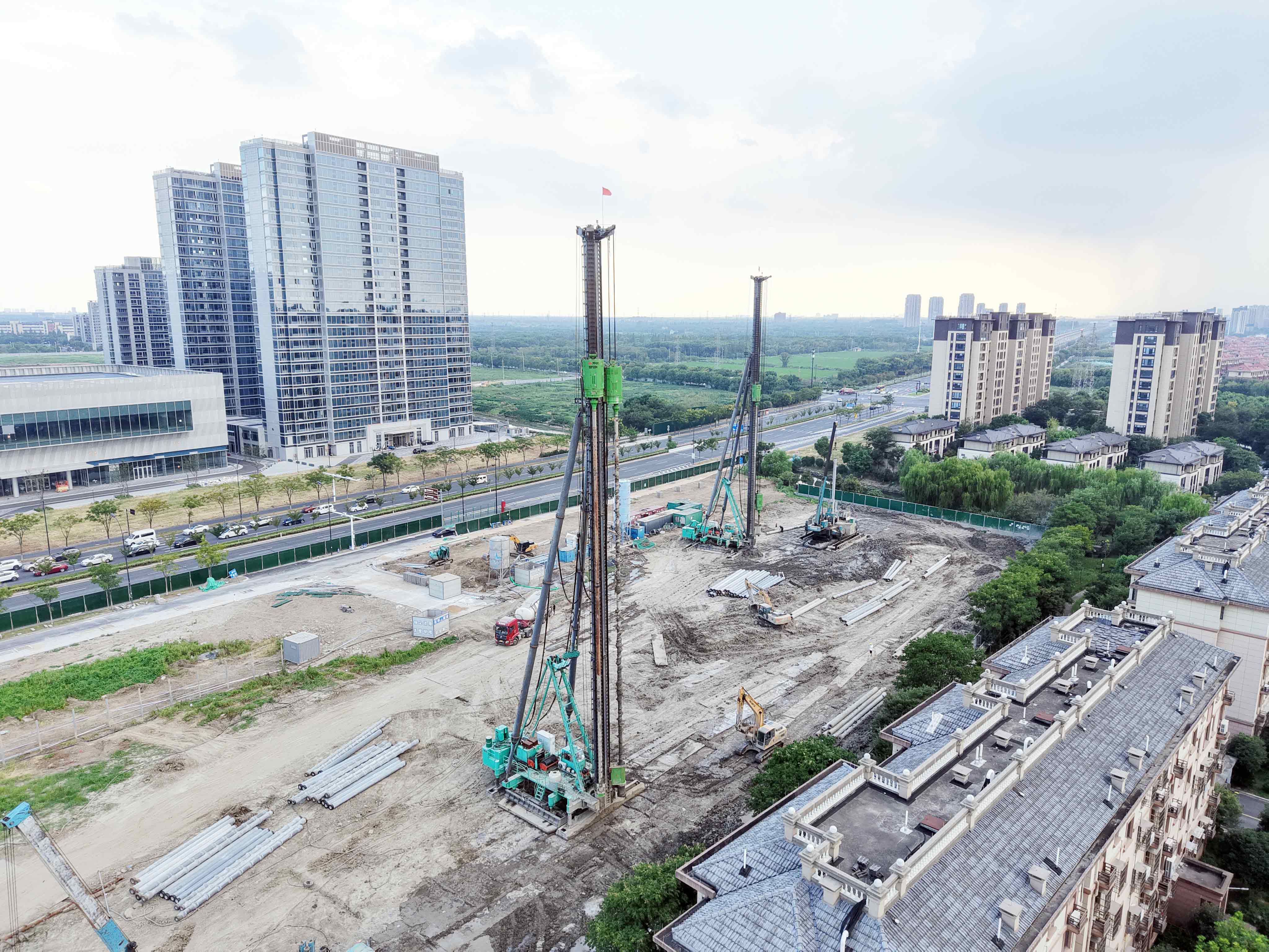 静钻根植桩工法助力极限近接施工安全高效-南能精密制造有限公司(图1)